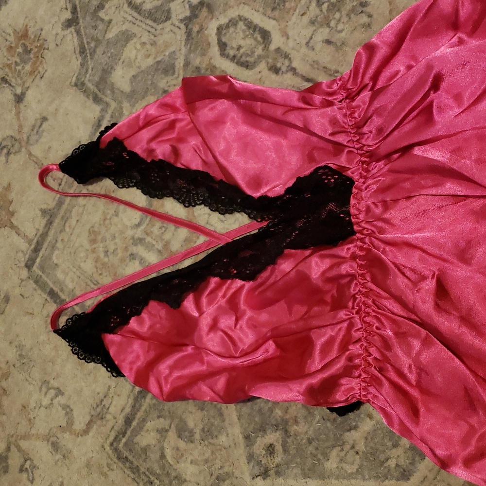 Elegant Pink Lace Trim Women's Romper - Picture 2 of 4